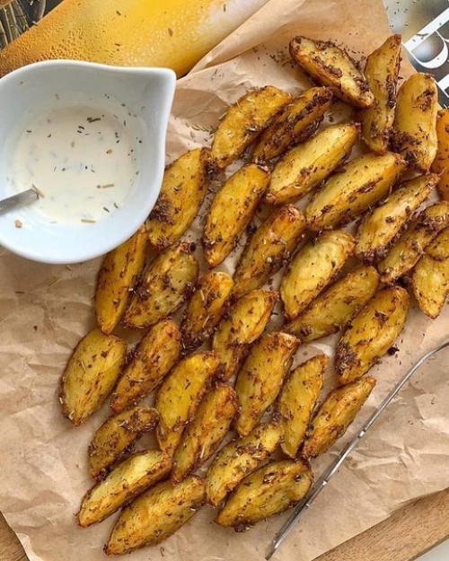 Ароматный картофель по-деревенски.