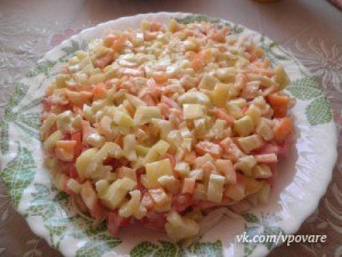 Салат с куриным Филе, сухариками и овощами. 03