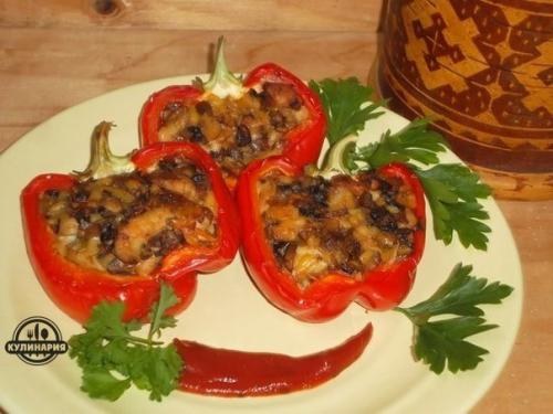 Мы фаршируем перец курицей и грибами.