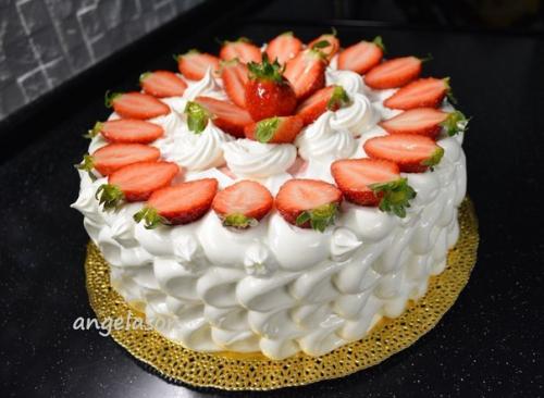 Белковый крем по рецепту швейцарского безе.