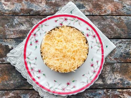 Салат с грибами, курицей и виноградом. 02