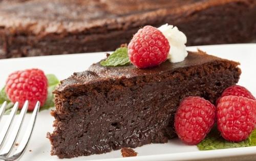 Инет.  Когда женщины говорят, что да, у мужчин ресурсы, но я беру от мужчин всё, что мне нужно, и поэтому не феминистка.