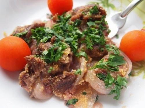 Запечённая говядина в соусе.