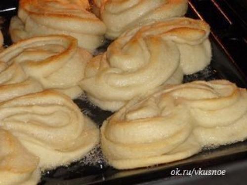 Плюшка сахарная.  Ингридиенты (на 10 штук: 08