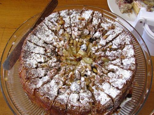 Яблочный пирог с орехами и изюмом. 01