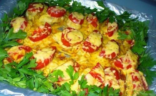 Рыба с помидорами, запеченная под сыром. Рыба с помидорами, запеченная под сыром.