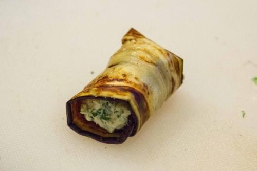 Внимание!  Только в том случае, если нужно быстро и вкусно накормить гостей, тогда сделайте эти рулеты. 07