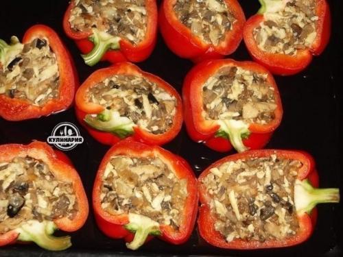 Мы фаршируем перец курицей и грибами. 06