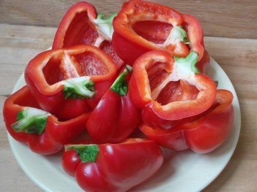 Мы фаршируем перец курицей и грибами. 01