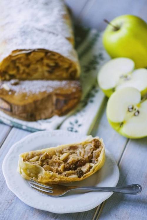 Яблочный штрудель.  Ингредиенты: