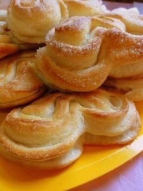 Плюшка сахарная.  Ингридиенты (на 10 штук: