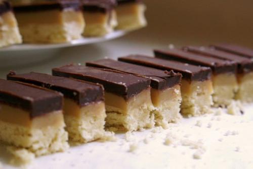 Домашний твикс со сгущенным молоком.