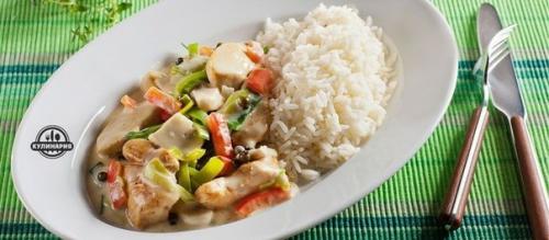 Курица с овощами и рисом.