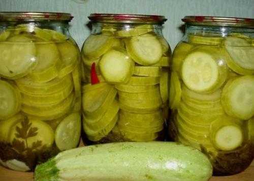 Соленые кабачки на зиму в банках.