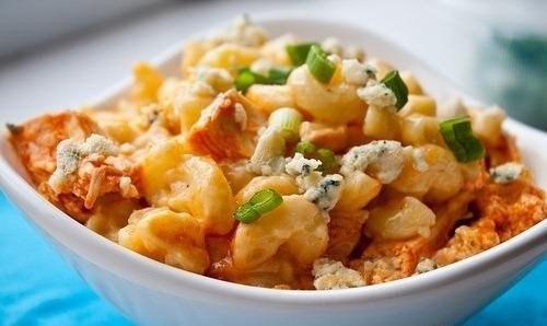 Макароны с сыром и курицей.