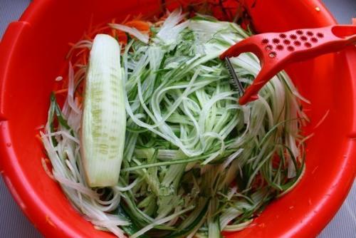 Салат на зиму Огурцы По-корейски с Морковью. 01 Салат на зиму Огурцы По-корейски с Морковью. 01