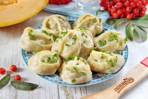 Манты с говядиной и тыквой.