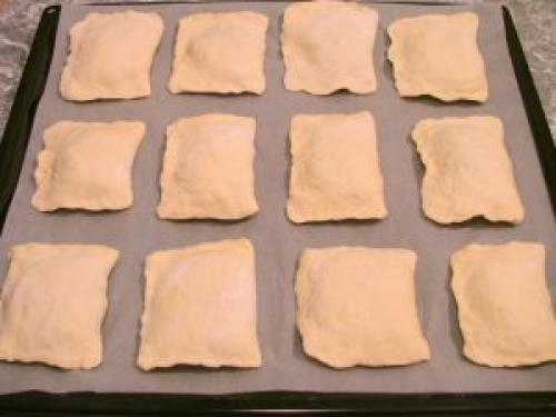 Слоеные пирожки с курицей и картофелем. 09