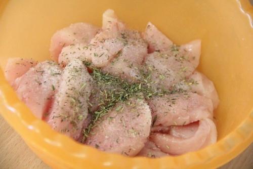 Куриная грудка в томатах в собственном соку. Куриная грудка с помидорами на сковороде.