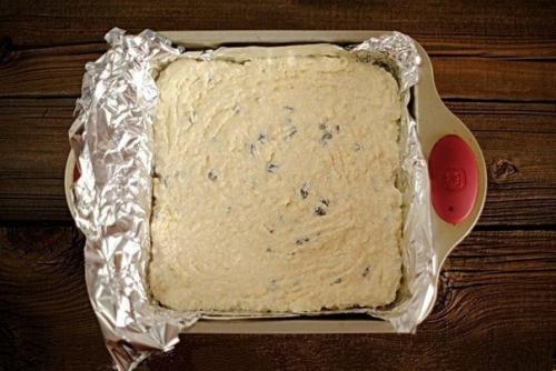 Творожная запеканка с изюмом и бананом. 01