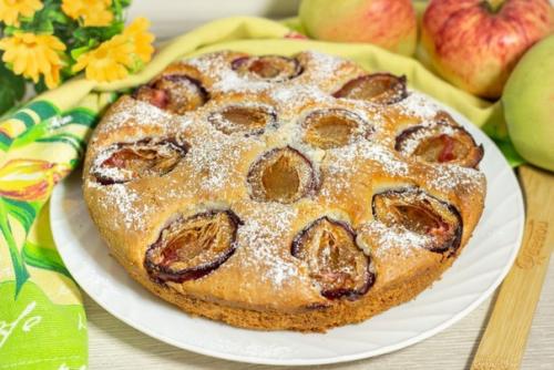 Пирог со сливами и яблоками. 07