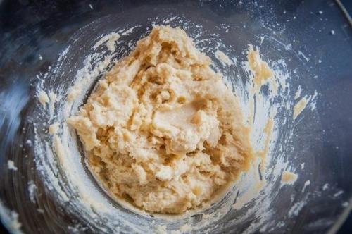 Пирог из полупесочного теста с творогом и абрикосами. 04