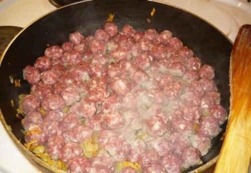 Фрикадельки с спагетти. Спагетти с фрикадельками.