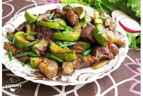 Свинина с кабачками.