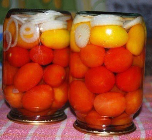 Помидоры с луком и лимонной кислотой.