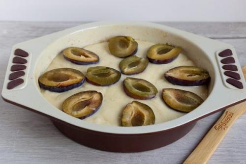 Пирог со сливами и яблоками. 05