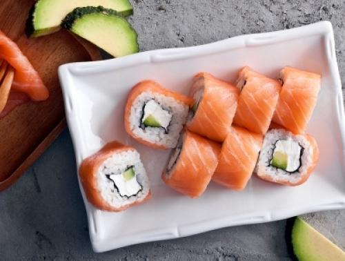 Роллы Филадельфия с авокадо и лососем. 01