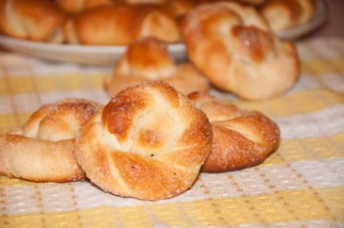 Плюшки на кефире без дрожжей. Плюшки на кефире без дрожжей.